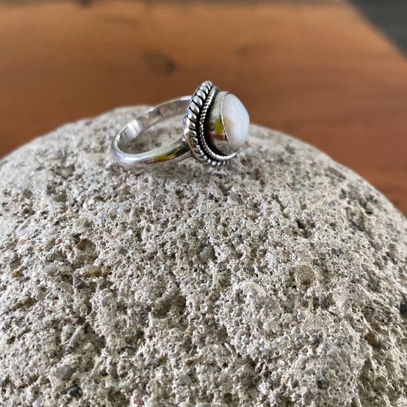 Sterling silver mother of pearl ring - Picture 2 of 5